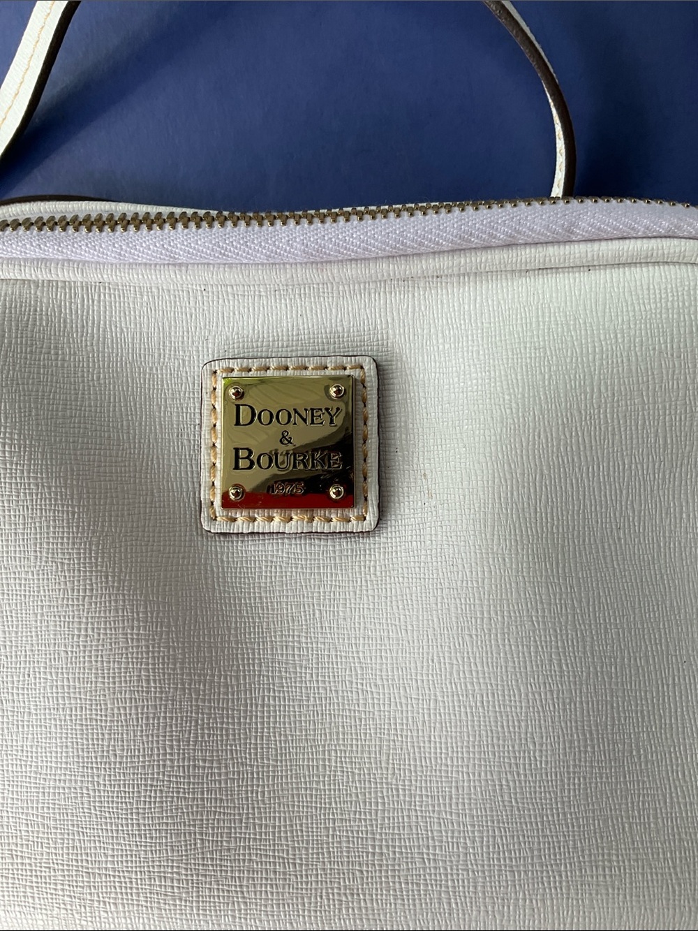 Dooney & Bourke small white purse - Picture 2 of 11
